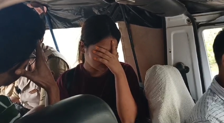 নারী'দের অস্ত্র(arms) কারবার