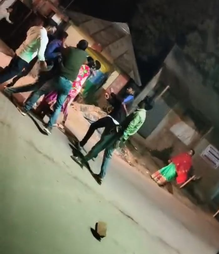 Agartala News: জমি বিক্রির টাকা নিয়ে লঙ্কামুড়াতে বিজেপির সংসারে লঙ্কা কাণ্ড। কর্মীর উপর নেতার প্রাণঘাতী হামলা।