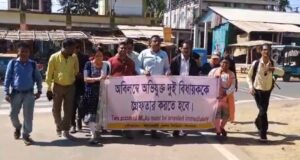 Tripura News: বিধায়ক রামপ্রসাদ পাল ও রঞ্জিত দেববর্মার গ্রেফতারের দাবিতে রাস্তায় ঊনকোটির&nbsp; সাংবাদিকরা।