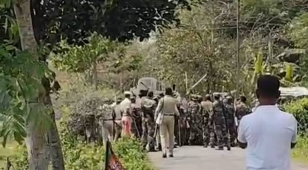 Tripura Politics: তিপ্রামথার কর্মীদের হামলার মুখে পুলিশ। অগ্নিগর্ভ কমলপুরের লাম্বু ছড়া। আহত ২১