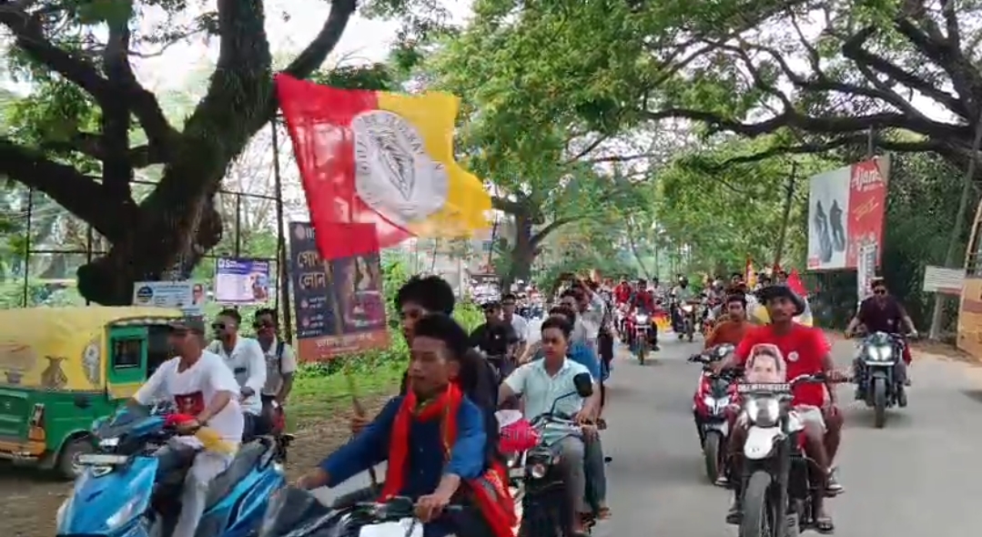 Tripura Politics: মহারানীপুর কেন্দ্রের মথার প্রার্থীর সমর্থনে জাতীয় সড়কে বাইক মিছিল।