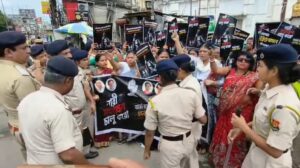Tripura News:&nbsp; মহিলা কংগ্রেসের বিধানসভা অভিযানে পুলিশের বাধা! শহরে উত্তেজনা।