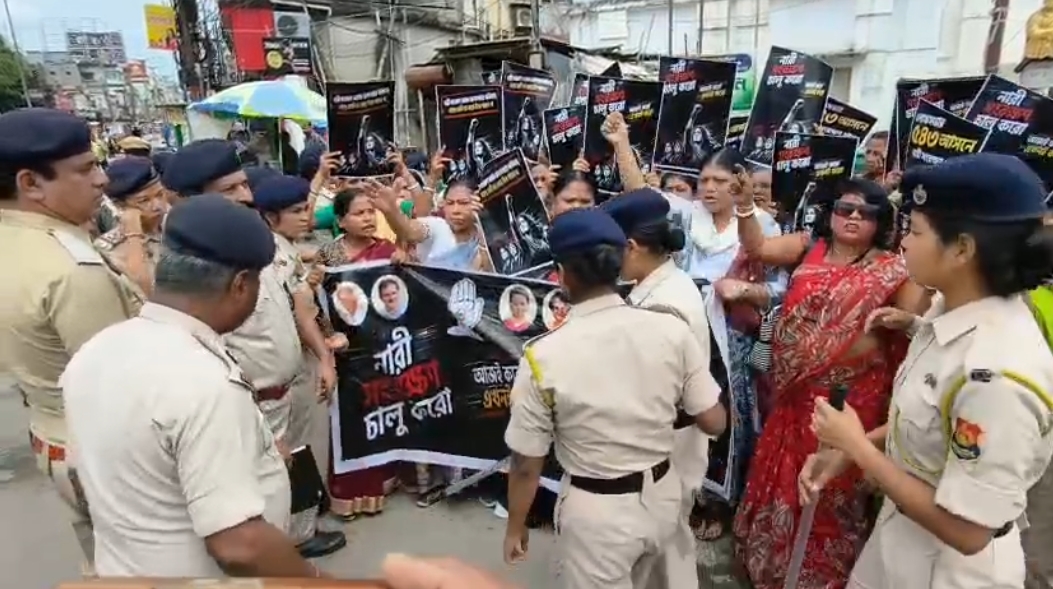 Tripura News:&nbsp; মহিলা কংগ্রেসের বিধানসভা অভিযানে পুলিশের বাধা! শহরে উত্তেজনা।