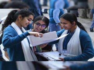 CBSE Board board Result: সিবিএসই-তে এক ধাক্কায় পাশের হার কমলো তিন শতাংশেরও বেশি।