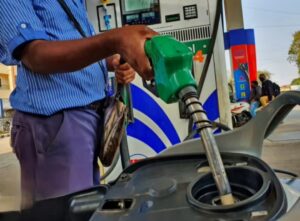 Petrol – Diesel  High Price: আশঙ্কাই বাস্তবে রূপ নিল। বাড়লো পেট্রোল – ডিজেলের দাম।