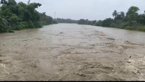 Tripura Flood: ফুঁসছে খোয়াই নদী।বন্যায় প্লাবিত তেলিয়ামুড়া। গৃহহীন বহু মানুষ। আশ্রয় শরণার্থী শিবিরে।