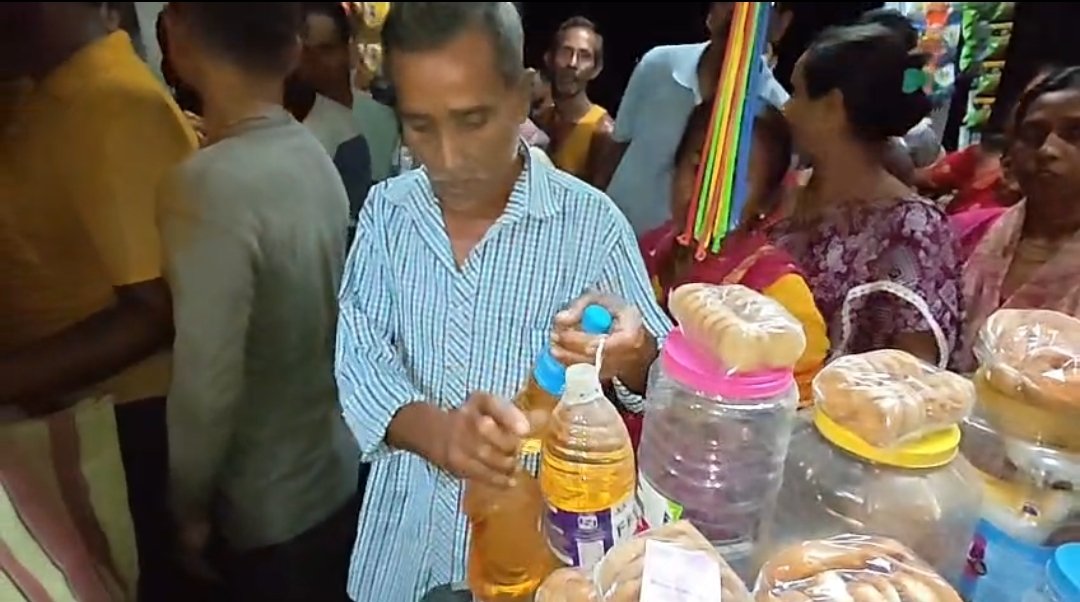 Tripura News: তেলিয়ামুড়াতে খোলা বাজারে বিক্রি হচ্ছে রেশন সামগ্রী। ক্ষুব্ধ গ্রাহকরা নামলো রাস্তায়।
