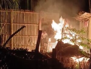 Tripura News: গ্যাস সিলিন্ডার বিস্ফোরণ, বসত বাড়িতে অগ্নিকাণ্ড।