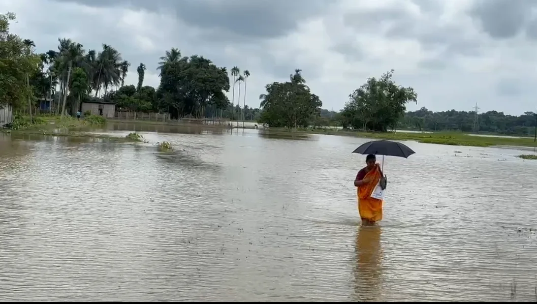 Tripura News:তেলিয়ামুড়াতে ভেঙে পড়েছে জলনিকাশি ব্যবস্থা। জলমগ্ন বিস্তীর্ণ অঞ্চল। ত্রাণ শিবিরে মানুষ।