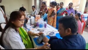 Tripura News: ৫৯তম ইঞ্জিনিয়ার্স দিবসে শহরের&nbsp; “স্বচ্ছতা বন্ধুদের” জন্য বস্ত্র বিতরণ ।