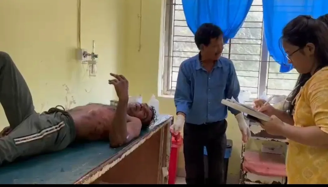 Tripura News: চলন্ত ট্রেন থেকে নিচে পড়ে গুরুতর জখম এক যাত্রী।