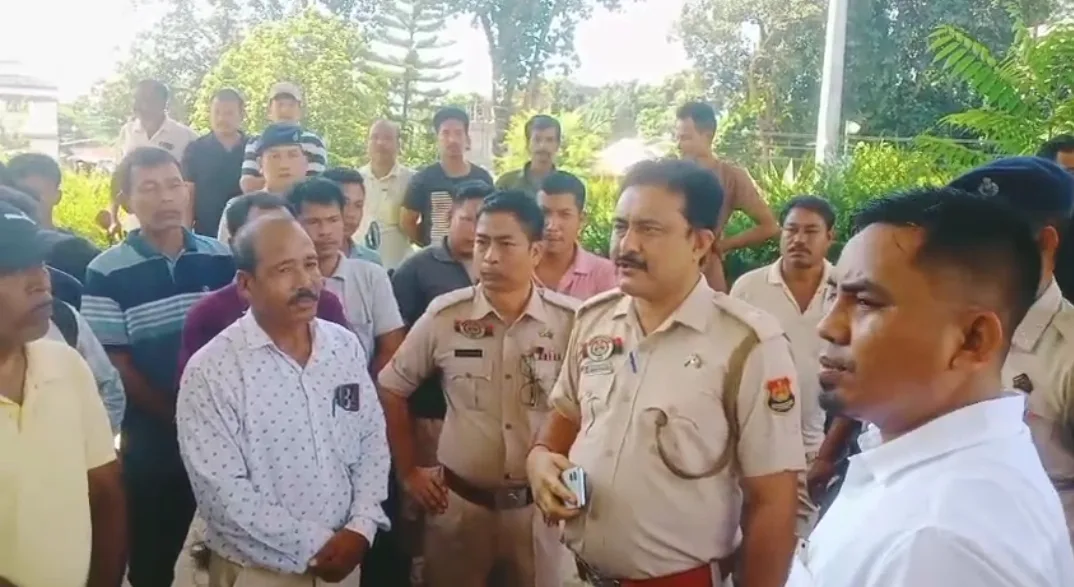 Breaking News: যান দুর্ঘটনায় জোড়া মৃ*ত্যু কেন্দ্র করে উত্তেজনা তেলিয়ামুড়া হাসপাতাল চত্বরে।